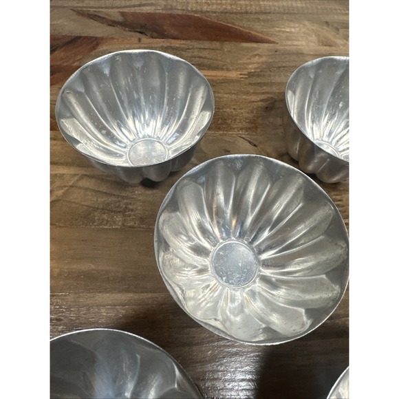 Vintage Set of 5 Fluted Aluminum Dessert Gelatin Molds Cottage Chic Kitchen Deco - Picture 4 of 8